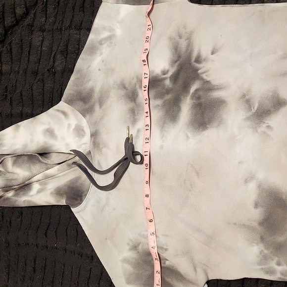 Rue 21 - SM Gray/White Cloudy Day Tie Dye Cropped Hoodie - Picture 5 of 10